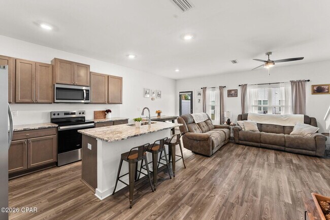Foto del edificio - 5899 Tyndall Pl