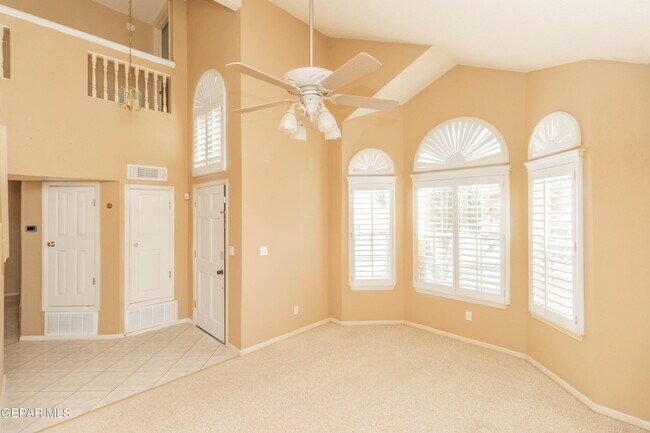 Foto del edificio - 1325 John Ring Ln