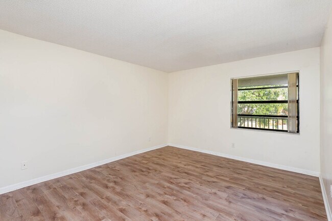 Foto del edificio - 1029 Regency Dr