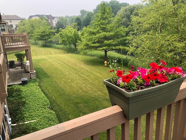 Building Photo - 1952 Crenshaw Cir