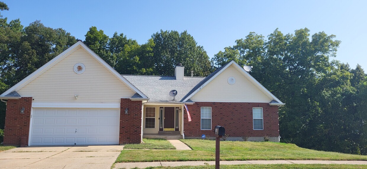 Foto principal - 1656 Ivy Chase Ln