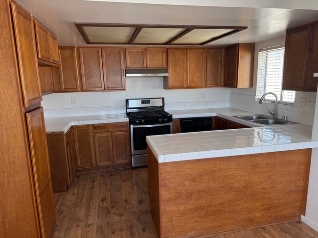 Building Photo - 728 W 16th St