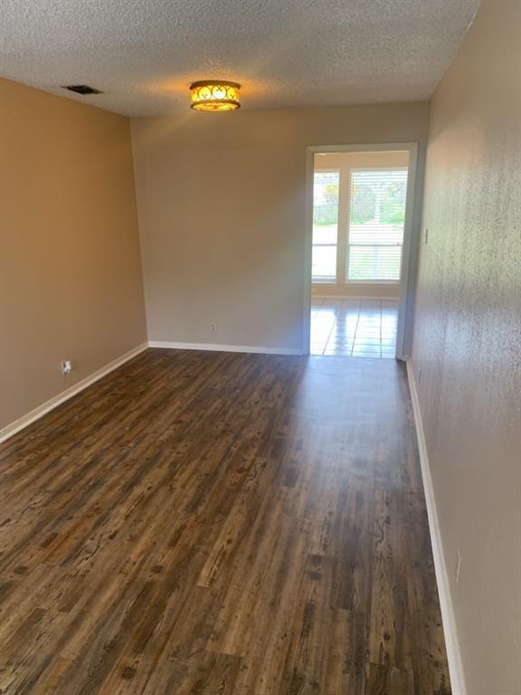 Building Photo - 9207 Shady Oaks Dr