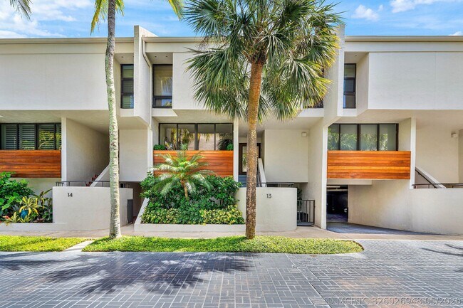 Building Photo - 2335 S Ocean Blvd