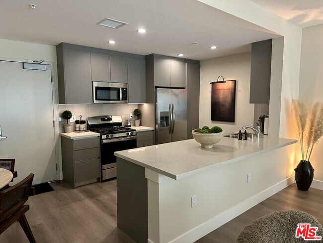 Foto del edificio - 1223 Hayworth Ave