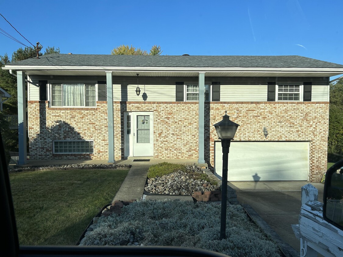 229 Frostview Dr, Steubenville, OH 43953 House Rental in Steubenville