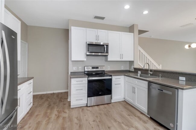 Building Photo - 815 Hampton Cir