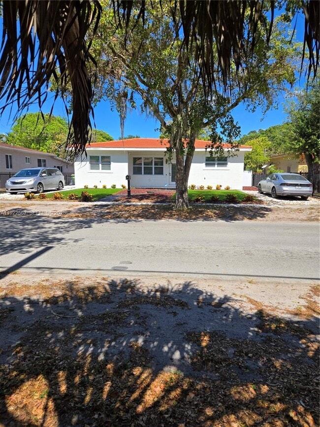 Foto del edificio - 987 NE 145th St