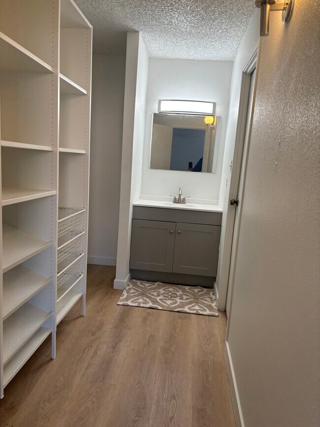 Armario del dormitorio - 501 Golden Cir