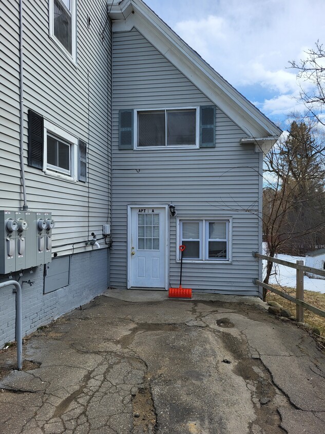 154 E Main St Unit A, Tilton, NH 03276 - Room for Rent in Tilton, NH ...