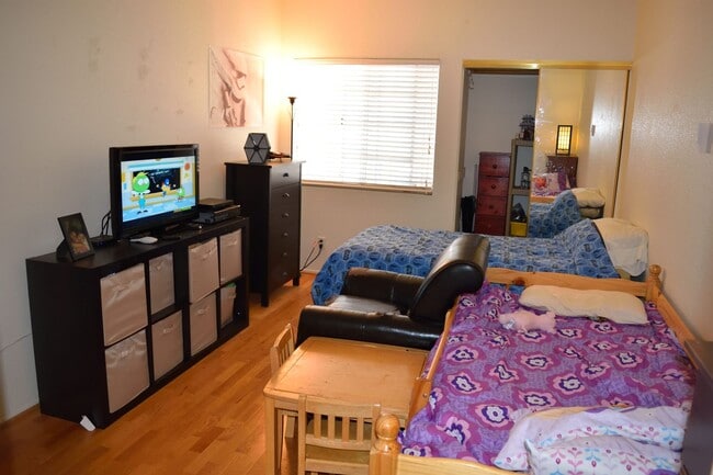 Building Photo - Oxnard Condominium 1 Bedroom 1 Bathroom pr...