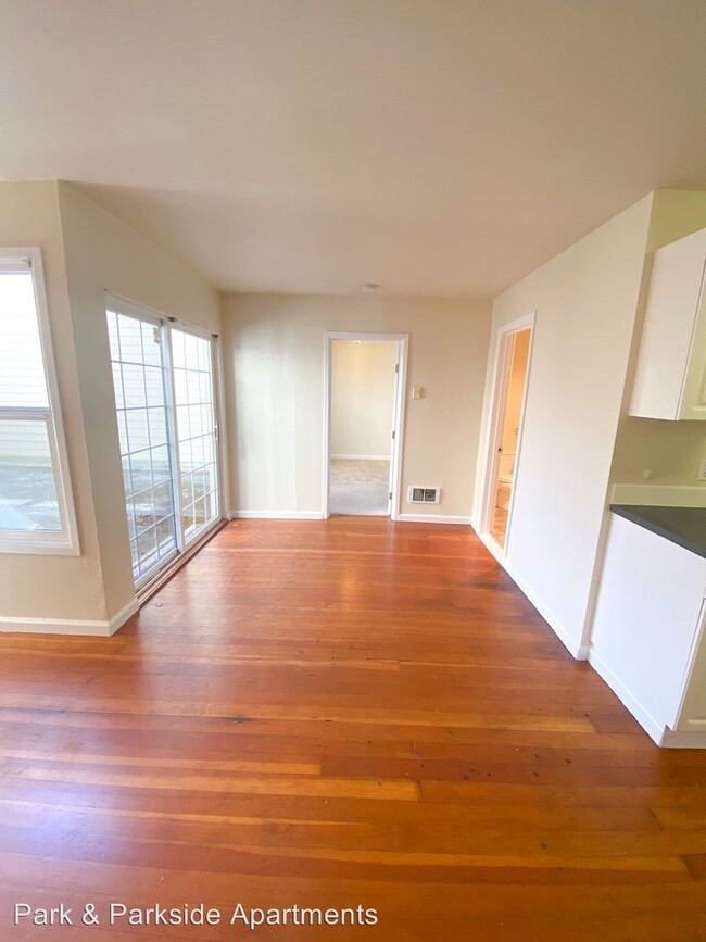 Building Photo - 620 19th Ave E