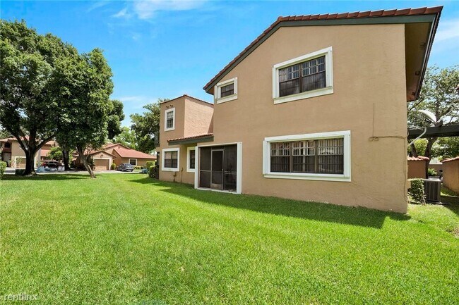 Building Photo - 3 br, 2.5 bath Townhome - 9001 W Sunrise Blvd