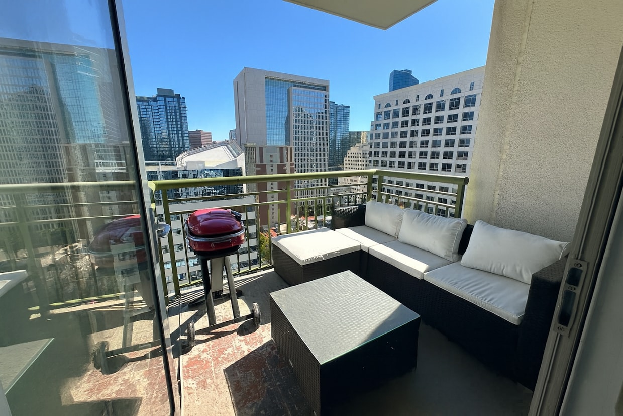 Foto principal - 1240 India St