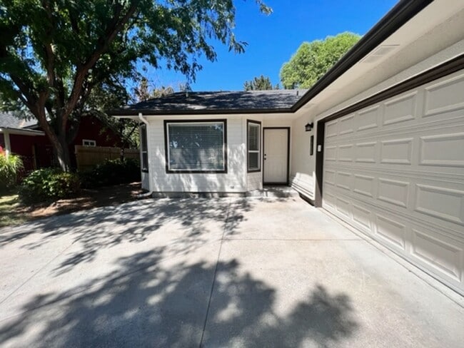 Foto del edificio - 1208 N Marsh Hawk Pl