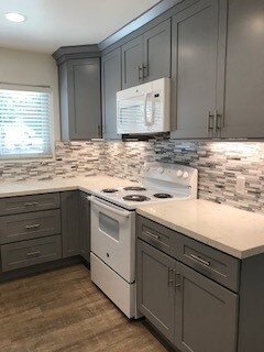 kitchen w built-in microwave - 1679 Thomas Ave
