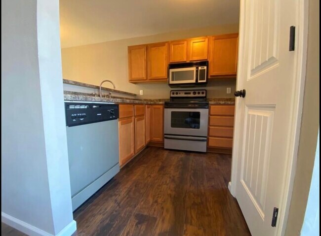 Building Photo - 112 W Zupan St