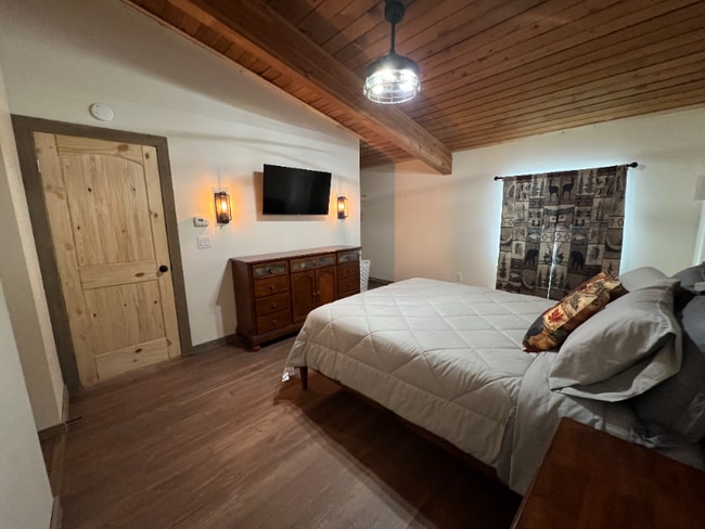 Building Photo - 2301 Lincoln Ave