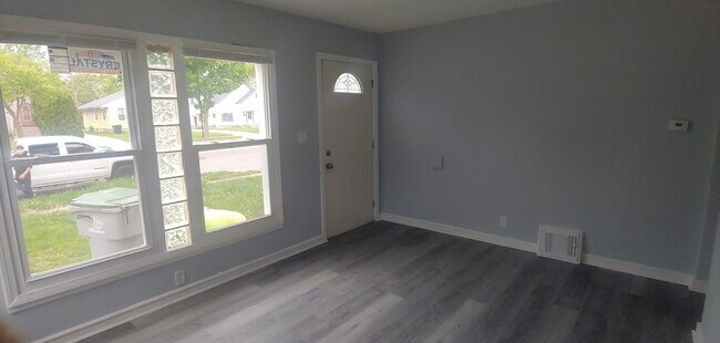 Foto del edificio - 4646 N 51st Blvd