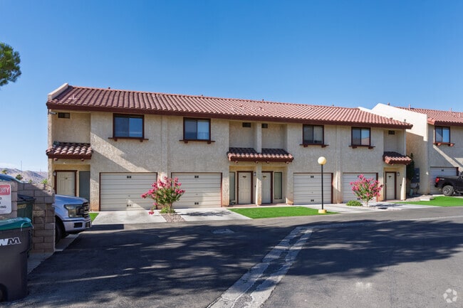 Building Photo - Hacienda Court Apartments