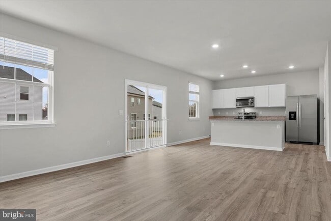 Building Photo - 3210 White Tail Dr