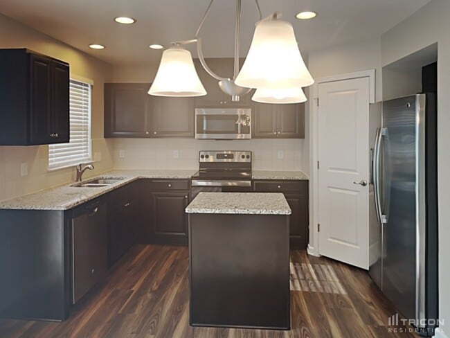 Building Photo - 2240 Pearwick Ct