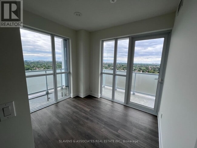 Photo du bâtiment - 188-2188 Fairview Mall Dr