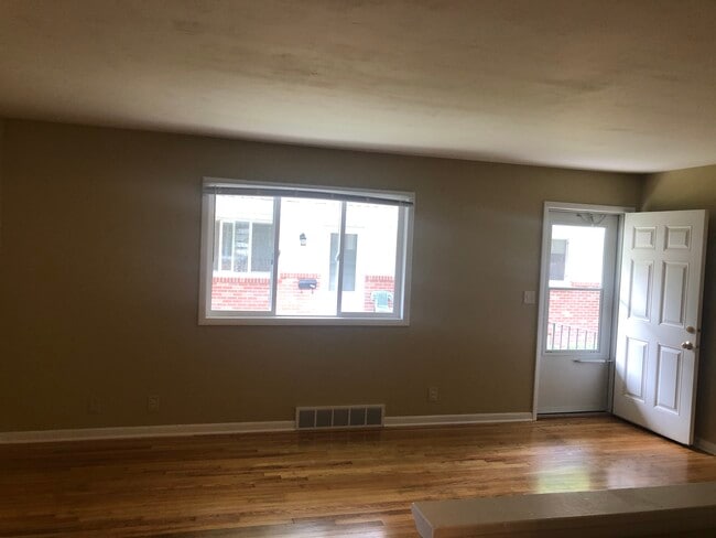 Building Photo - 4317 Lenox Ave