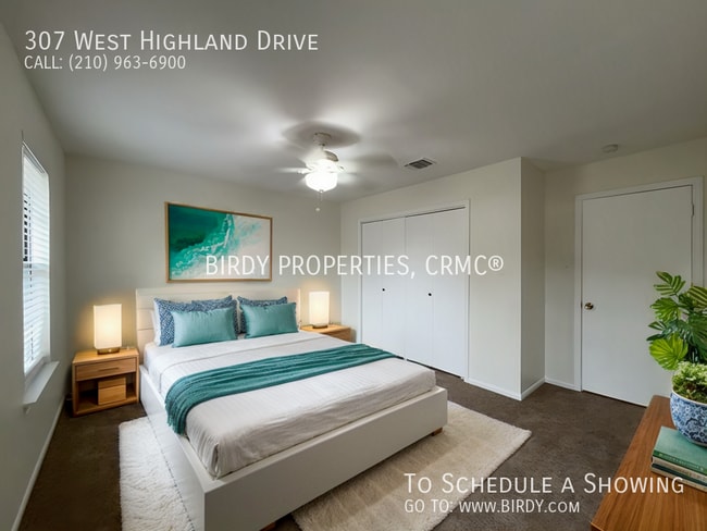Building Photo - "Charming Townhouse Retreat: 2 Bed, 1.5 Ba...