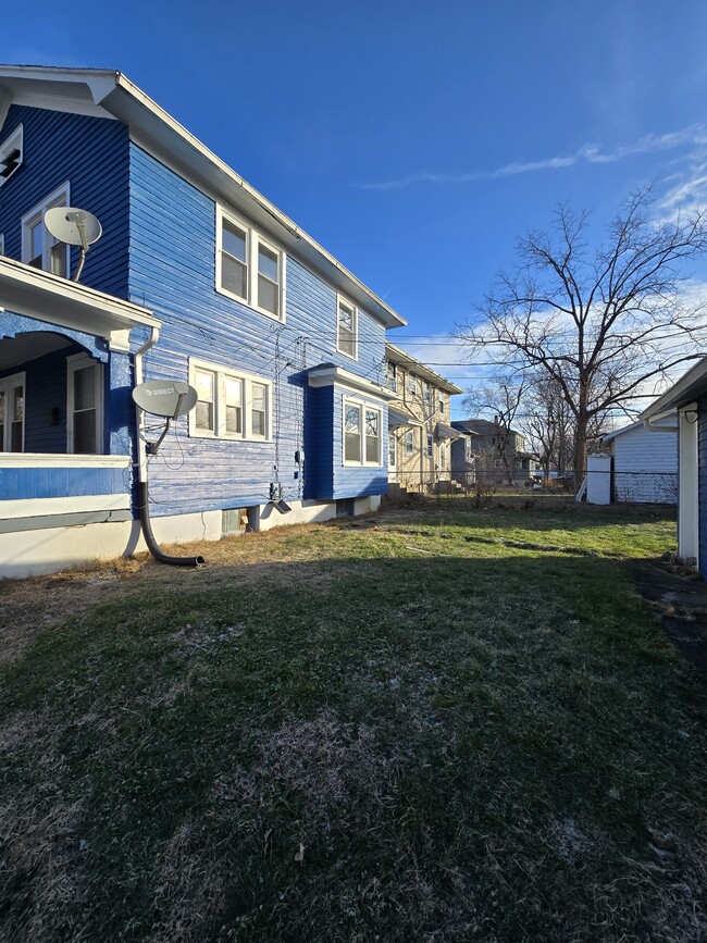 Building Photo - 526 Richmond Ave