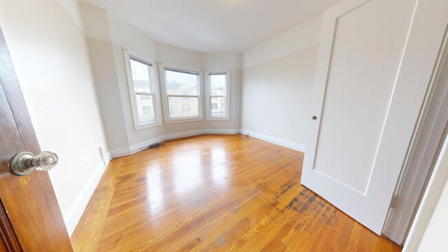 Building Photo - 2233 Judah St
