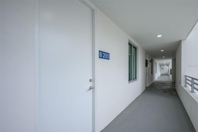 Foto del edificio - 1703 N Tamiami Trl
