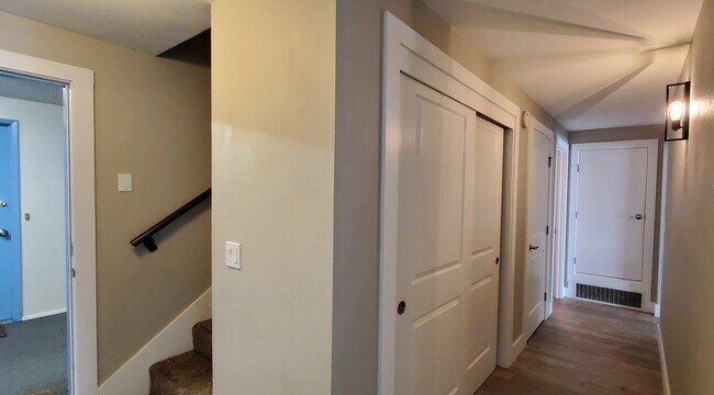 Building Photo - 409 NE 85th St