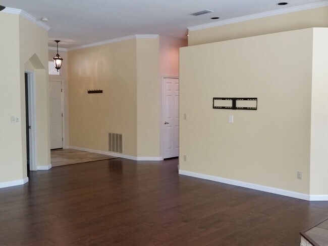 Foto del edificio - Beautiful 3 Bedroom 2 Bathroom Single Fami...