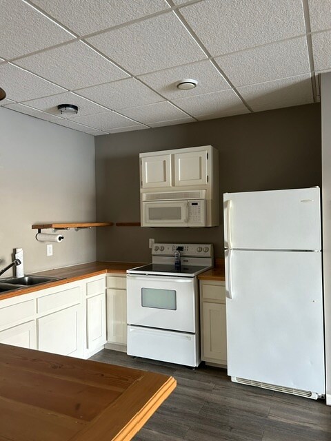 Building Photo - 625 1st Ave
