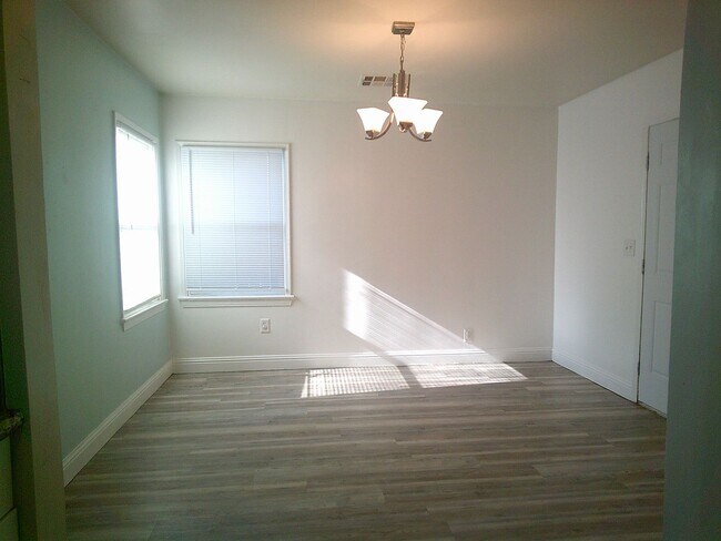 Foto del edificio - 2413 Ashby St