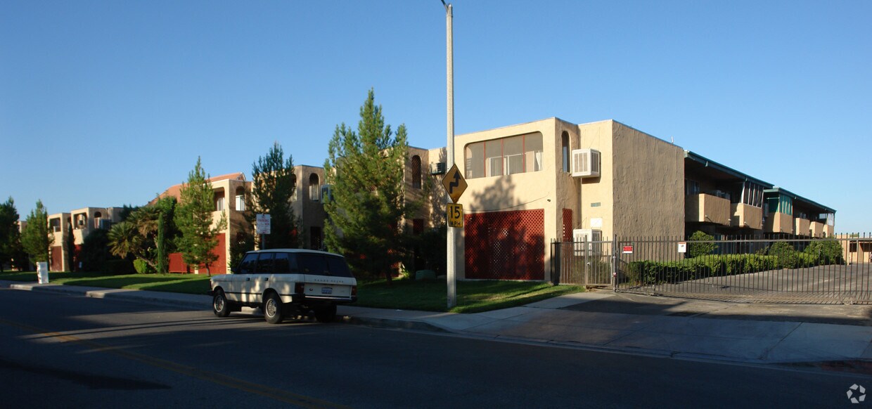 Foto principal - Kingtree Avenue Senior Apartments