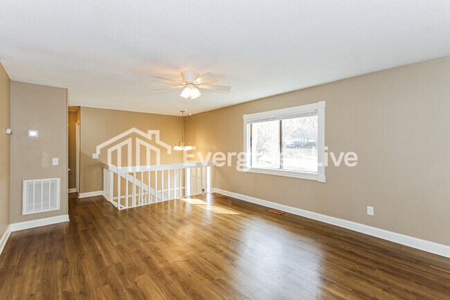 Building Photo - 209 Point S Ln