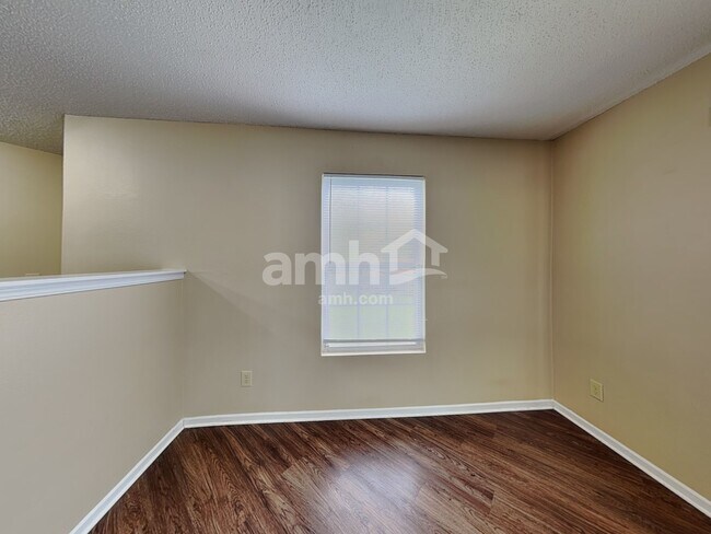 Foto del edificio - 6904 Eagle Crossing Blvd