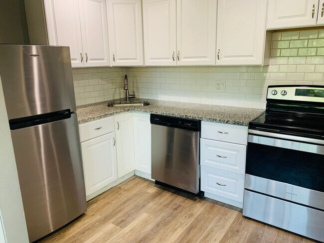 Building Photo - Updated 2 Bedroom 1.5 Bath in Westminster