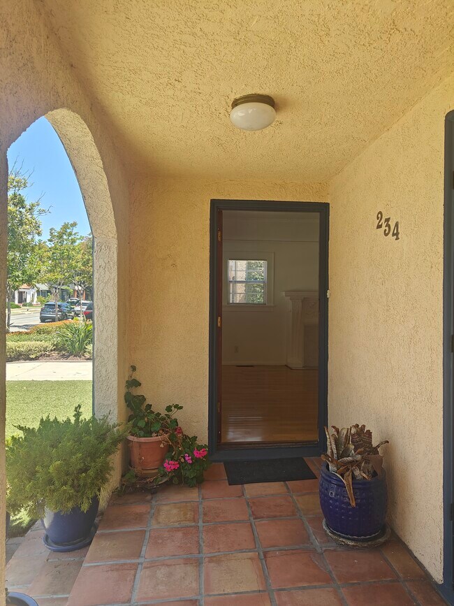 Foto del edificio - 234 Roswell Ave