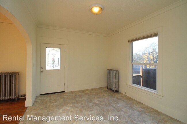 Building Photo - 7 br, 3 bath House - 1327 SE Long St