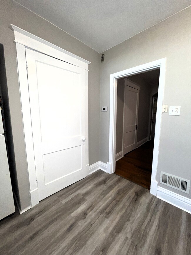 Foto del edificio - 5243 Bancroft Ave