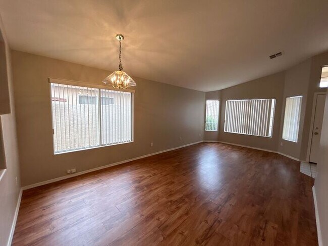 Building Photo - 5092 W Buffalo St, Chandler, AZ