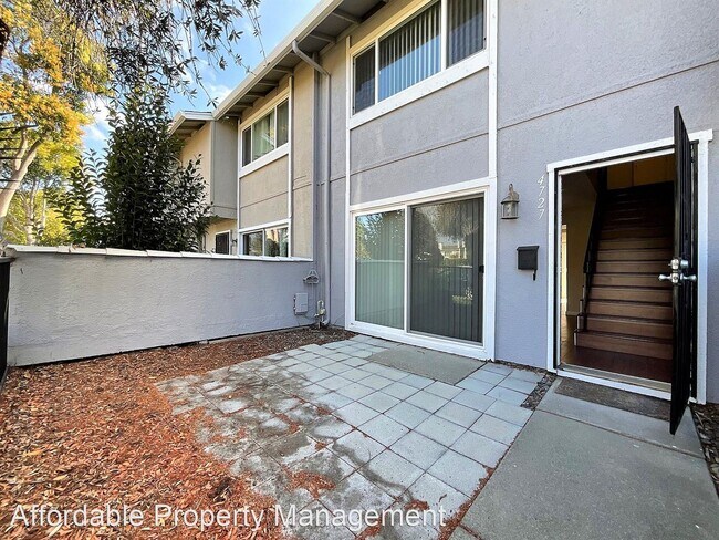 Building Photo - 2 br, 1.5 bath House - 4727 Valencia Way