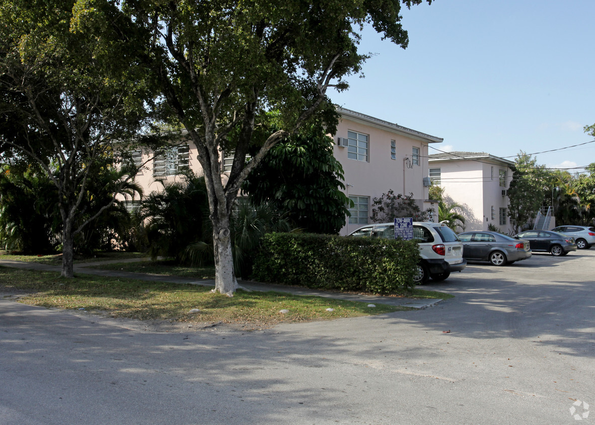 Primary Photo - 1467 S LeJeune Rd