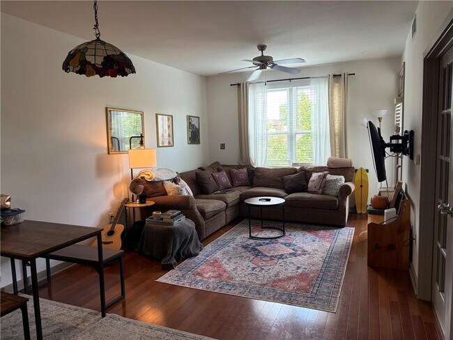 Foto del edificio - 390 17th St NW
