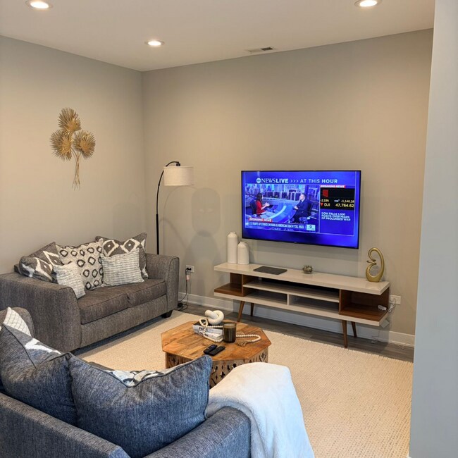 Building Photo - 4753 S St Lawrence Ave