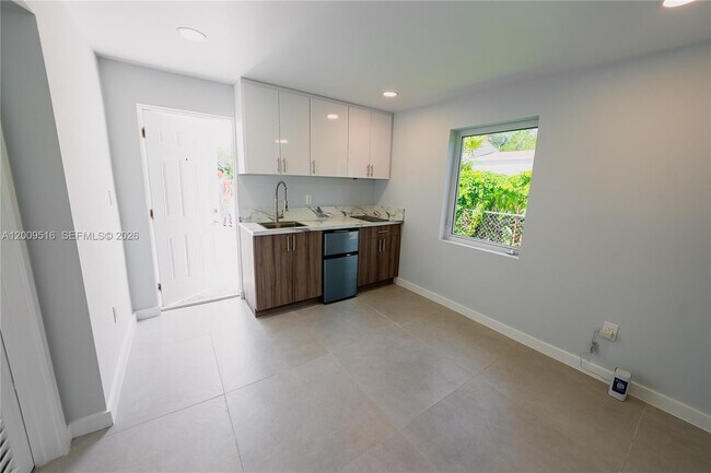 Foto del edificio - 1221 NW 75th St
