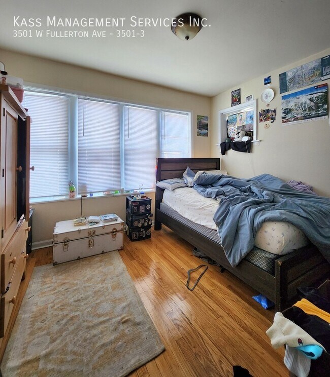 Building Photo - Remodeled Logan Square 2 Bed, New Kit, SS,...